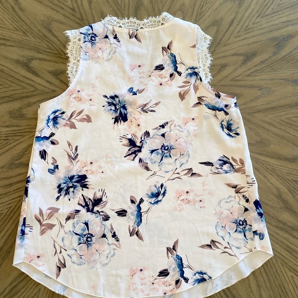 Lace trim floral tank - Picture 9 of 9